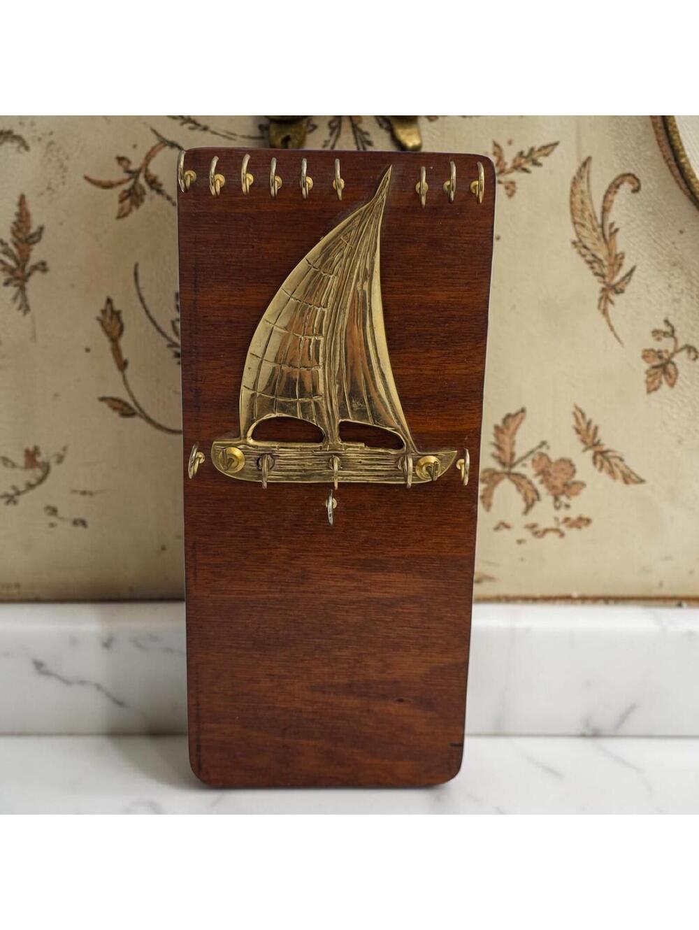 Vintage Brass Sailboat Key Holder Wall Rack Nautical Wood Entryway Decor